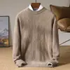 Novo suéter masculino de cashmere para outono e inverno com gola redonda em tricô trançado, suéter de lã espessado, suéter base jacquard de tricô solto