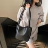 Bolso de gran capacidad y combinable, nuevo bolso de mujer 2025, bolso de mano vintage de moda, bolso de hombro tipo nicho, bolso de hombro bajo el brazo.