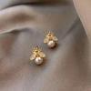 Aretes Casuales y Compactos Coreanos Nuevo Ins Nicho Elegante Pequeña Abeja Aretes de Perlas 2024 Nueva Joyería de Moda