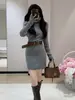 Vestido Tricô Elegante Gola Alta Estilo Francês para Mulheres, Novo Modelo Primavera 2026, Afina a Cintura, Emagrecimento, Cor Sólida, Vestido Suéter de Alta Qualidade