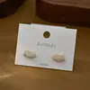 Pendientes de Oro Real Chapado en Cobre con Circonitas Micropavimentadas Estilo Diario para el Trabajo Pendientes Pequeños y Exquisitos Pendientes Venta Directa de Fábrica al por Mayor