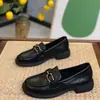 Zapatos de cuero estilo británico, nuevos mocasines de otoño 2026 para mujer, sencillos y elegantes, estilo Hepburn, zapatos planos cómodos y antideslizantes