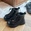 Botas Martin da moda para meninas, nova coleção primavera/outono/inverno 2026, botinhas de couro pretas, estilosas e versáteis para crianças, perfeitas para usar ao ar livre