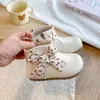Outono 2026 Novas Botas Infantis Estilo Britânico Botas de Cano Curto Doces e Fashion com Laço para Meninas e Crianças Maiores Botas Martin