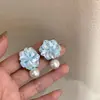 Aretes de Perla y Camelia Estilo Francés, Lujo Ligero y Sensación de Alta Gama, Aretes de Botón Florales Dulces para Mujer, Diseño de Nicho, Aretes Populares