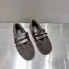 Primeiro Encontro Temporada Estação Europeia Sapatos Femininos 2026 Outono Novo Estilo Laço Uma Tira Fundo Plano Mais Veludo Quente Sapatos de Pelo Mocassins