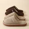 Pantuflas de algodón para mujer, primavera, otoño e invierno, pantuflas mullidas de interior para uso en casa, antideslizantes, cálidas y adecuadas para parejas; al por mayor disponible para hombres