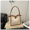 Bolsa Feminina Estilo Vintage 2025 Acessório Casual Nova Moda Grande Capacidade para o Dia a Dia Cor Sólida Bolsa de Ombro sob o Braço