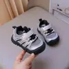 Zapatos para caminar de bebé niño, nuevo modelo de primavera y otoño, malla transpirable para bebé, velcro, suela suave, antideslizantes, zapatos deportivos para exteriores