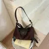 Elegante y a la moda bolsa retro esmerilada para debajo del brazo, nueva colección otoño 2026, diseño a color, alto atractivo estético, bolso de hombro/bolso cruzado único