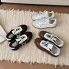 Versátil colección de otoño, nuevos zapatos de mujer de suela blanda para 2026, con un diseño antideslizante para prevenir la fatiga del pie, estilo casual, diseño de zapatilla de entrenamiento alemana, ligeros y suela plana