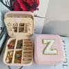 [Caja de Joyería Espejo con Letras Bordadas] Caja de Joyería con Letras del Alfabeto (26) Espejo Simple para Joyería Portátil para Viajes Venta Caliente