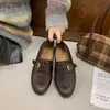 Mocassins retrô de sola macia para mulheres, novo modelo outono-verão 2026, sapatos casuais versáteis tipo slip-on confortáveis, mocassins