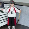 Conjunto de Roupas de Outono para Meninos Novo Estiloso Casual Sportswear para Meninos Moda Bebê Tendência Legal Conjunto Elegante de Duas Peças Primavera e Outono