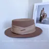 Chapéu de Aba Reta com Fita Dourada Estilo Britânico 70% de Desconto para Mulheres Chapéu de Lã Australiana de Inverno Luxo Acessível Versátil Elegante Chapéu de Feltro Moderno