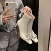 Botas ajustadas de moda estilo socialité con hebilla cuadrada de pedrería, punta cuadrada y tacón grueso, cremallera trasera, botines cortos de otoño 2026