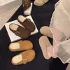 Mules de mujer tipo Birkenstock con suela gruesa, que aumentan la altura, forradas de felpa para usar al aire libre, nuevas zapatillas de algodón tipo Birkenstock peludas de invierno 2026