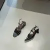 Sandálias Romanas de Plataforma com Tiras Finas e Bico Quadrado Estilo Francês 2026 para Mulheres com Tira no Tornozelo, Salto Baixo, Sandálias Elegantes Pretas de Salto Médio