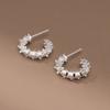 Nalan S925 plata esterlina simple nicho diseño en forma de C aretes de tuerca de plata rota temperamento joyería de oreja femenina M04673