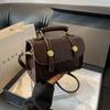 Nova Bolsa Feminina 2026 Sucesso de Vendas Tendência Outono e Inverno Versátil Retrô Bolsa de Ombro Transversal Pequena Bolsa de Mão Quadrada Feminina