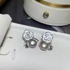 Pendientes Pequeños y Versátiles de Aguja S925 Lujo Accesible Pendientes de Diseño Exquisito de Nicho Pendientes de Camelia con Goteo de Aceite Pendientes de Perla Natural