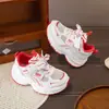 Zapatos de Malla Hueca Ultraligeros Versátiles para Niños Estilo Papá Novedades Otoño 2026 Zapatos Deportivos para Correr con Letras para Estudiantes Niñas