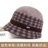 Chapéu de Inverno Feminino 2026 Novo Estilo Proteção Fria Aquecimento Chapéu de Mãe Meia-idade Aba Larga Veludo Adicionado Tricô Espesso Chapéu de Lã