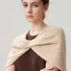 Xale Triangular de Cashmere Feminino Cachecol com Design de Furo Torcido Capa Outono/Inverno Novo Estilo Cachecol de Pescoço Vazado Proteção Quente para o Pescoço