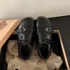 Sapatos de fivela macios estilo retrô britânico 2026, sola grossa, confortáveis, modelo novo, adequados para o trajeto diário, sapatinhos de couro para mulheres