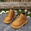Outono/Inverno 2025 Novas Botas Martin de Solado Macio para Crianças Botas Amarelas Pequenas da Moda Botas de Couro com Zíper Lateral para Meninos e Meninas Crianças Médias e Pequenas Venda por Atacado
