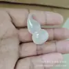Novo Pingente de Fivela da Paz Tipo Gelo Calcedônia Branca Ágata Natural Jade Cavalo Pingente Venda por Atacado Transmissão ao Vivo Item Mais Vendido