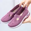 Sapatos Femininos, Sapatos Femininos de Tamanho Grande para Venda Transfronteiriça, Sapatos de Tecido Old Beijing Feitos Sob Medida, Solas Macias Que Não Cansam Seus Pés, Sapatos Slip-On para Mães