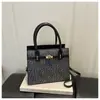Bolsas Novas, Modernas e Versáteis São Populares Este Ano para o Deslocamento Diário, Bolsas de Ombro e Transversais, Bolsas Femininas de Alta Qualidade, Bolsas Quadradas Pequenas