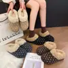Pantuflas de algodón para usar en exteriores, otoño e invierno, de lunares, punta cerrada, medias pantuflas, para mujer, peludas, suela gruesa, forradas de felpa, estilo nuevo, cálidas, para persona perezosa, 2026, estilo coreano