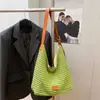 Bolsa de punto hueca de gran capacidad, casual y relajada, bolso de hombro versátil para ir al trabajo, ligero, moderno y único