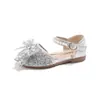 Sapatos de Princesa Estilo Coreano para Bebê Menina Primavera/Verão 2026 Sandálias Fechadas com Laço para Meninas Pequenas, Sapatos de Cristal com Strass para Apresentação