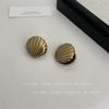 Pendientes de clip con hebilla de oreja de concha francesa de estilo frío, diseño de nicho, temperamento de alta calidad, moda retro, combinables con todo
