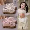 Primeros zapatos para caminar de niña, estilo conejito dulce, versión coreana de zapatos casuales de moda para niñas, zapatos infantiles otoño 2026