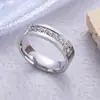 Venta Caliente Transfronteriza Venta Directa Nuevo Simple Línea de Coche Anillo de Acero de Titanio para Hombre Anillo de Pareja con Diamante Zirconia para Mujer En Stock