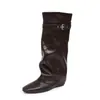 2026 bico quadrado estilo moderno tendência salto baixo botas longas botas botas de montaria femininas outono inverno cano couro empilhado fivela sensação larga