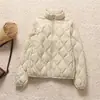 Chamarra acolchada de plumón ligera con capucha y cuello alto transfronteriza para mujer, moda de invierno 2026, cálida blanca de pato, top casual, moderno