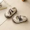 Sapatos Sandálias Esportivas Versáteis com Frame Vazado Divertidos da Moda para Crianças 2026 Primavera/Verão Retro Coreano Dedão Grande para Meninos e Meninas