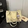 Bolso de Moda Transfronterizo para Mujer, Nuevo Estilo Primavera-Verano, Versátil para el Trabajo, Cadena de Perlas Texturizada, Gran Capacidad, Bolso de Hombro Casual