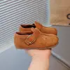 Mocassins casuais retrô para meninas 2026 novos sapatos de couro respiráveis para primavera e outono para uso externo sapatos slip-on preguiçosos para meninos