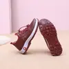 Zapatos de Algodón de Invierno para Mujer Estilo Pekín Antiguo Superficie de Cuero Impermeable Zapatos de Algodón para Madre Forrados de Felpa Zapatos para Caminar Engrosados Antideslizantes Cálidas Botas de Algodón para Mujer