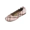 Punho elástico antiderrapante Xadrez francês Baixo corte Salto baixo Sapatos de bico fino Feminino Novo estilo Superfície macia Forro de pele de carneiro Salto grosso Sapatos femininos