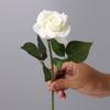 Venta al por mayor de fábrica mano única hidratante rosa imitación rosa hidratante flores falsas adornos para sala de estar flores decorativas