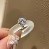 Anillo Liso Estilo Chino "Pluma de Hielo" Nuevo, Anillo Liso Transparente con Diamante Redondo para Mujer, Anillo Elegante Simple Estilo Chino, Anillo para Dedo Índice