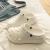 Song Xiaoke 2026 Modelo Nuevo para Aumentar la Altura Suela Gruesa Simples Casuales EVA Puntera Cerrada Zuecos para Mujeres y Parejas para Uso al Aire Libre
