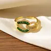 Anillo Vintage Europeo y Americano con Imitación de Esmeralda y Diamantes, Anillo Único de Nicho de Lujo Ligero con Diseño de Hebilla de Herradura en Forma de Corazón para Mujer